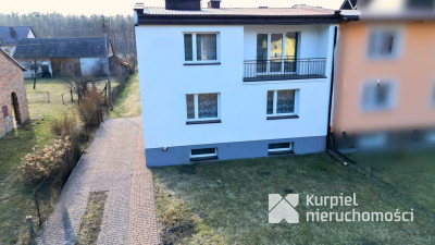 Przestronny dom typu kostka z garażem i tarasem