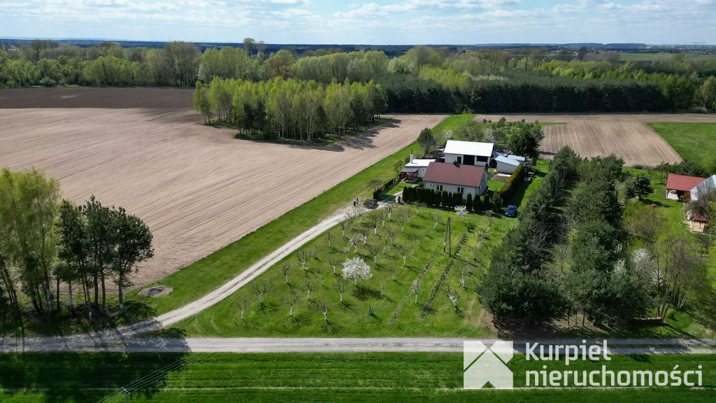 Dom z dużą działką  – 52 ary ciszy