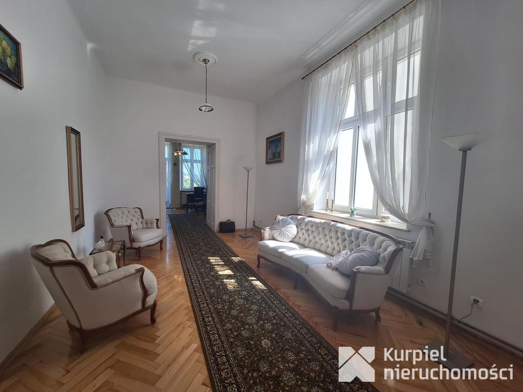 Lokal w centrum na mieszkanie lub kancelarię