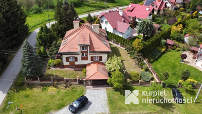 Dom rezydencja rodzinna w otoczeniu zieleni Ostrów