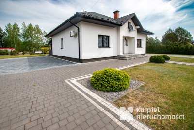 Gotowy do zamieszkania dom parterowy z poddaszem
