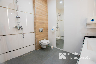 Gotowy budynek handlowo biurowy