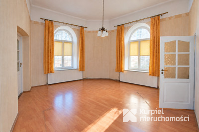 Klimatyczne mieszkanie w kamienicy w centrum