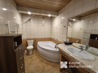 Dom typu szeregówka na widokowej działce