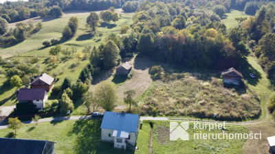 Działka budowlana 25 ar. z drewnianą chatą 8 km od Krasiczyna